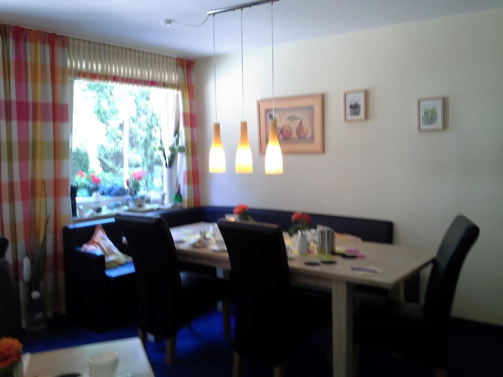 Hotel Haus Mariandl Düsseldorf Esterno foto